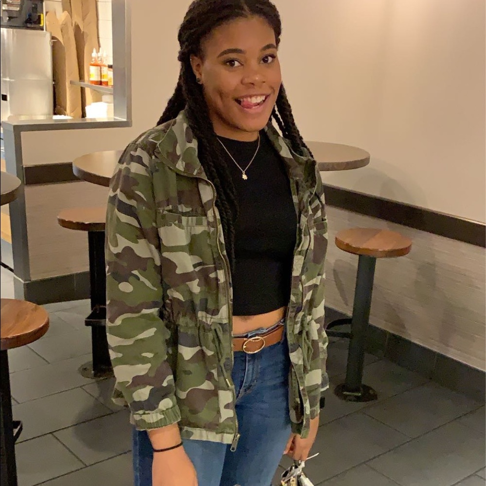 Meet your Posher, Teaira